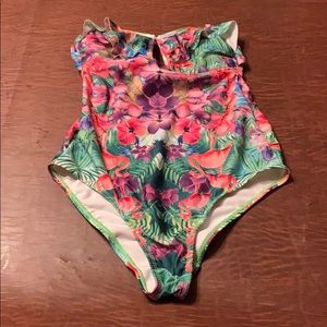 Women’s one piece bathing suit